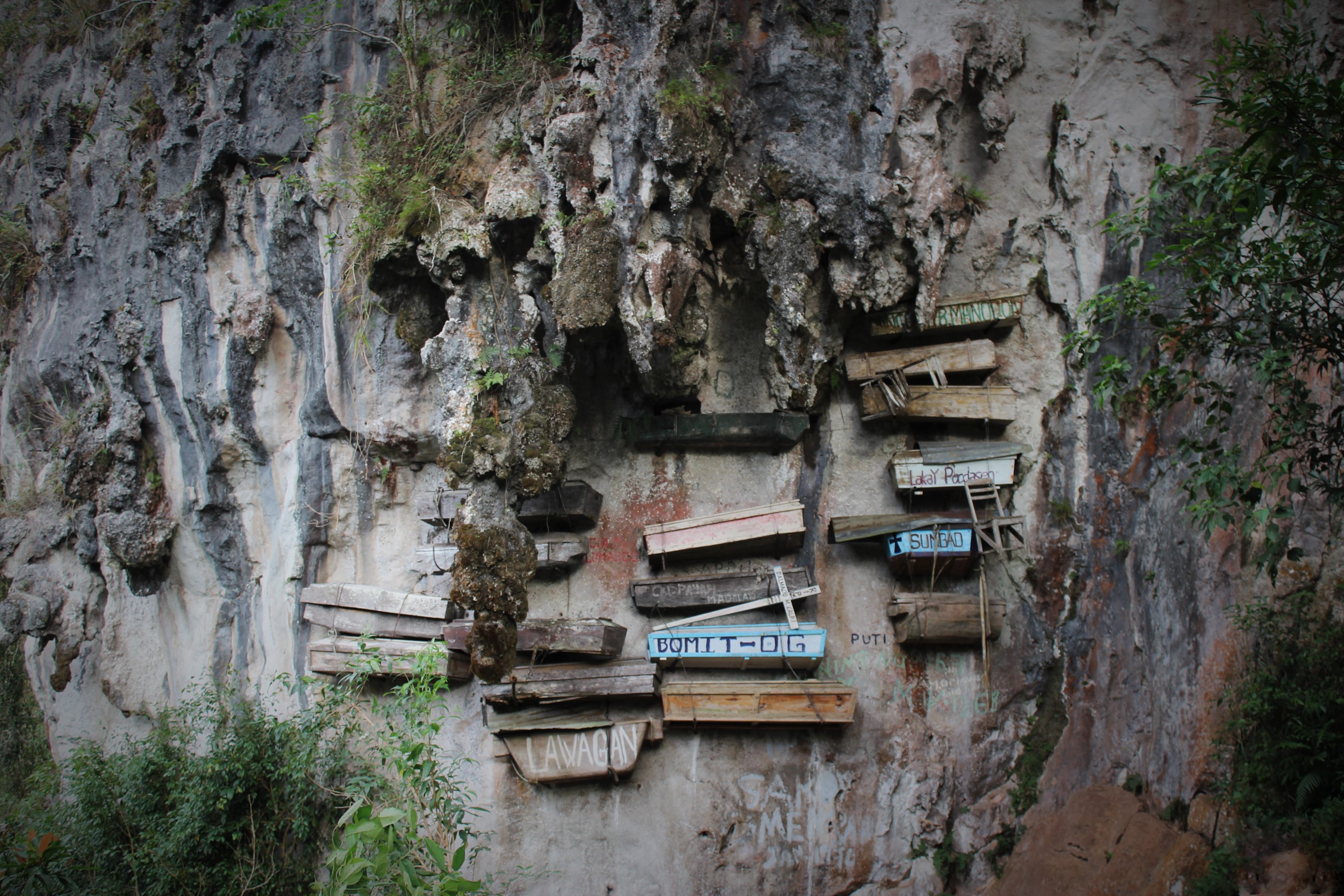 sagada-hanging-coffins